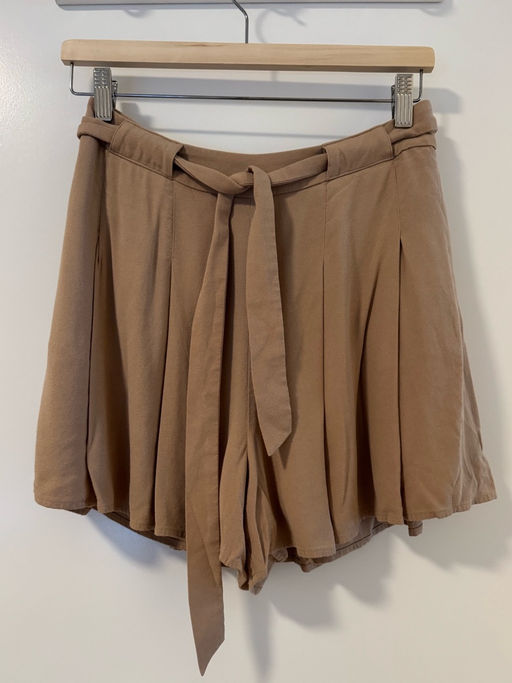 Sunday Best Aritzia Tan Pleated Tie Waist Flowy Shorts Size 6